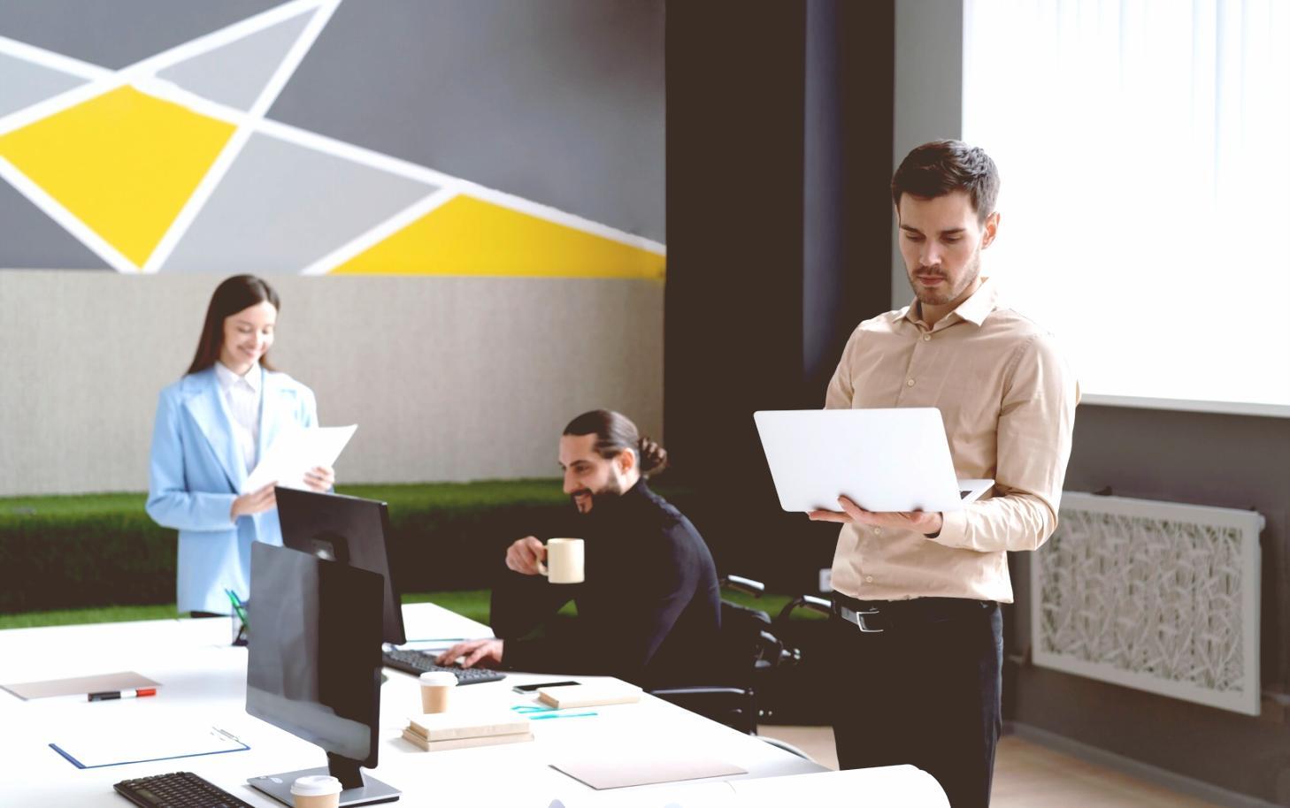 Équipe stellorivax analysant les performances d'investissement